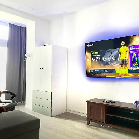 Gaming PS5 + 65 Zoll 4K TV Wohnung mit Balkon Dortmund Exterior foto