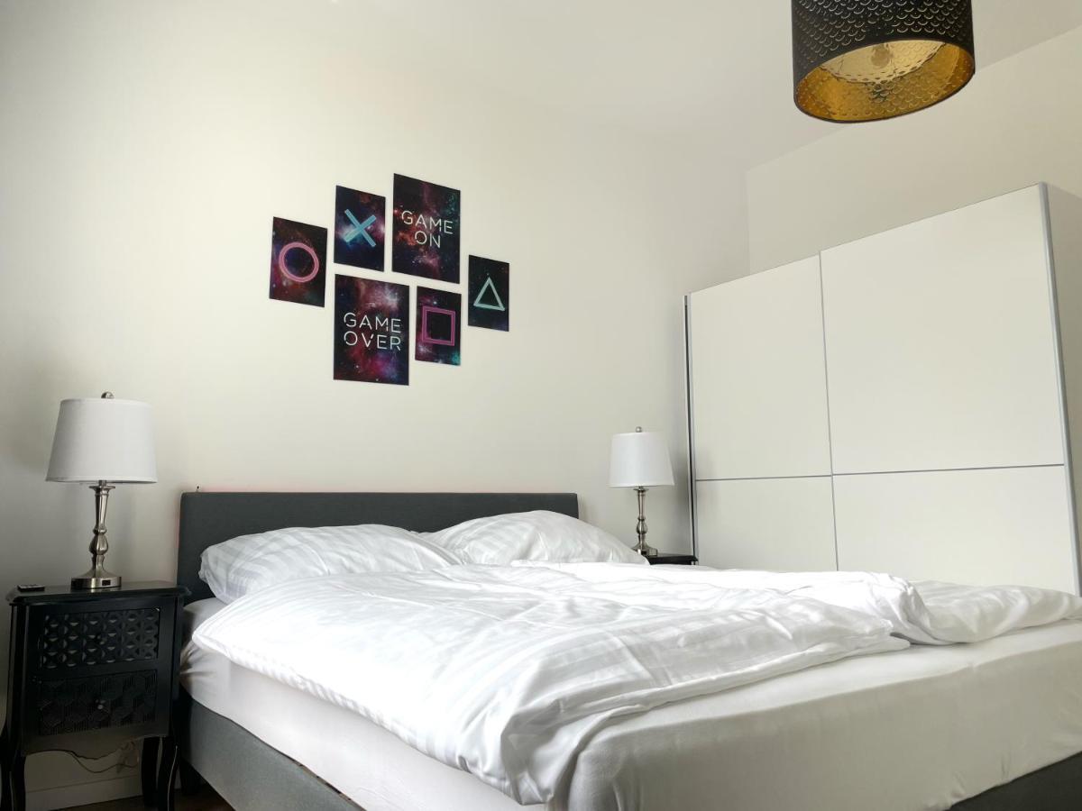 Gaming PS5 + 65 Zoll 4K TV Wohnung mit Balkon Dortmund Exterior foto